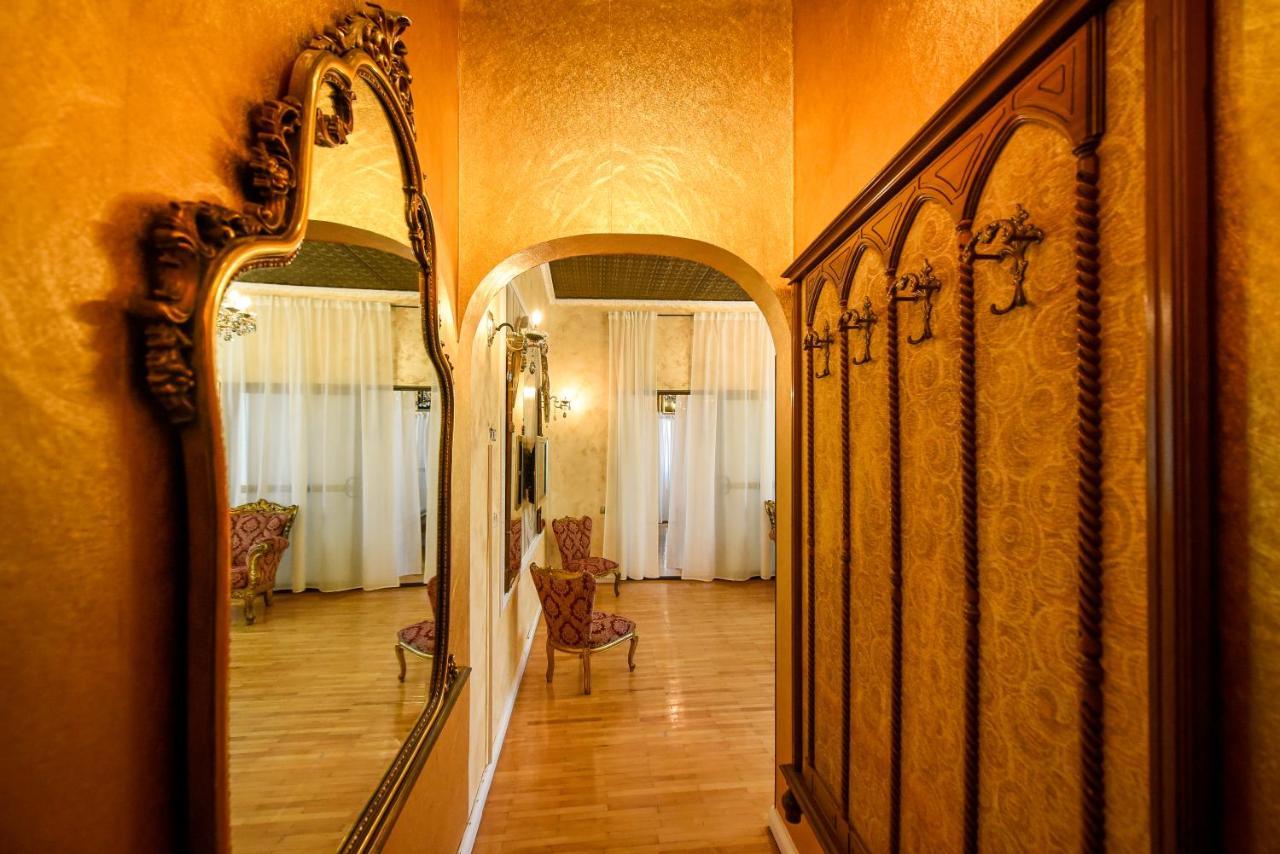 The Museum - Wonderful Super Central Apartment ブカレスト エクステリア 写真